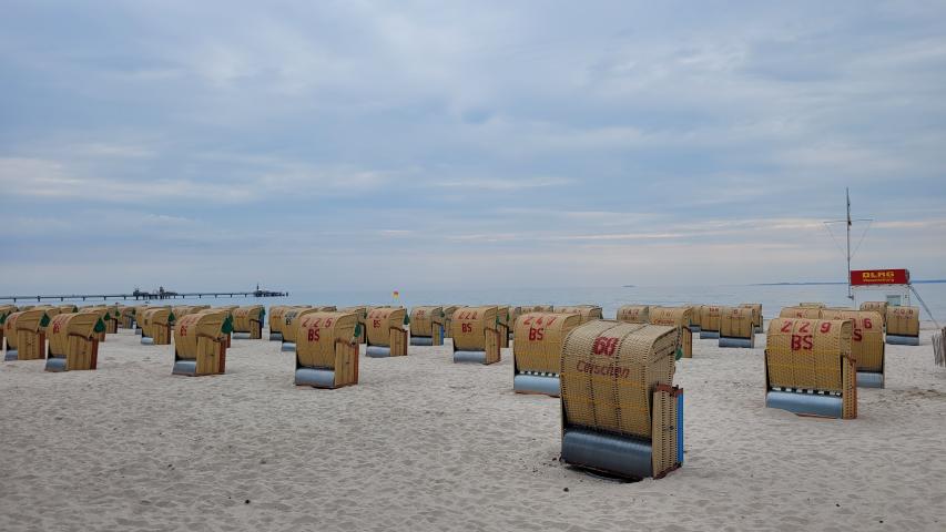 Strand in Grömitz mit Strandkörben